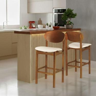 Imagem de Banqueta Samba Em Madeira Maciça Jequitibá Nozes Estrutura Premium Para Cozinha E Bar Corino Bege