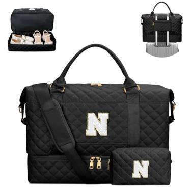 Imagem de CLOUDWINGS Presentes para mulheres, bolsa de viagem com inicial acolchoada, para fim de semana, para pernoite, com bolsa de cosméticos, bolsa de ginástica com compartimento de sapatos, bolsa