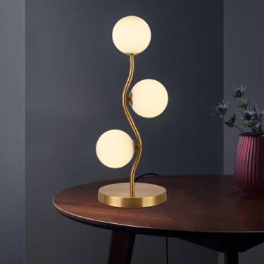 Imagem de AMARTIZ Luminária de mesa globo dourado de meados do século, 3 luzes curvadas de flores ao lado, luz de mesa com sombra de vidro branco leite, base de metal, candeeiro de cabeceira para quarto de