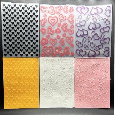 Imagem de Conjunto de pastas de plástico em relevo para o Dia dos Namorados com 3 peças – Modelos de textura de elementos de amor para fazer cartões DIY, álbuns de recortes e artesanato em papel (10 x 14 cm)