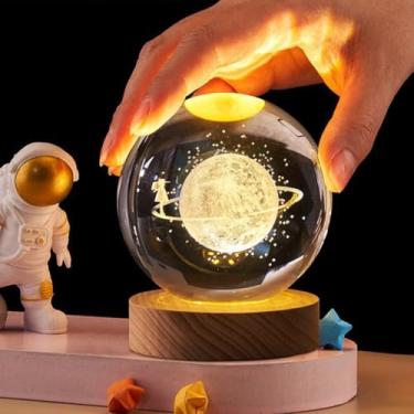 Imagem de Luminária Astronauta Espacial com Globo de Cristal, Base em Madeira, LED, Decorativa para Mesa de Quarto, Tema Galáxia com Lua Iluminada