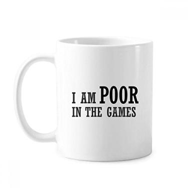 Imagem de Caneca de cerâmica I Am Poor In The Games, xícara de porcelana e café