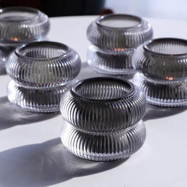 Imagem de Woho Conjunto de 6 castiçais votivos cinza fumê para decoração diária de casa, suporte de vela clássico para decoração de mesa de sala de estar (cinza, 5,3 cm A x 7 cm D)