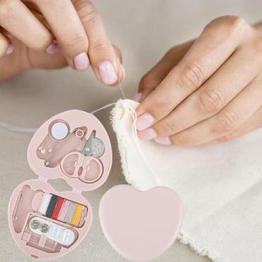 Imagem de 2 peças kit de costura em forma de coração organizador de linha de agulha de viagem estojo compacto de armazenamento de reparo para uso em escritório em casa