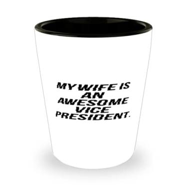 Imagem de Presentes especiais para esposa, My Wife Is an Awesome Vice President, belo copo de dose para marido