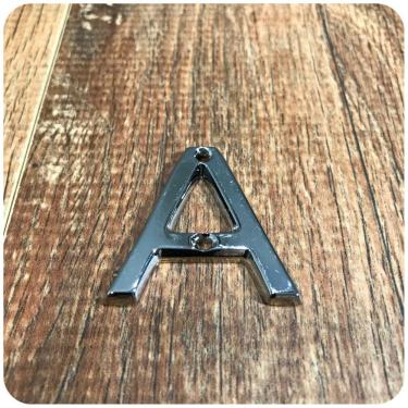 Imagem de Letra A Residencial Pequena Cromada Para Apartamento