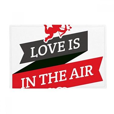 Imagem de DIYthinker Tapete de porta de banheiro antiderrapante para o dia dos namorados Love is in The Air