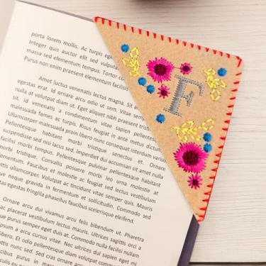 Imagem de Marcador de página floral de canto bordado personalizado para esposa, mãe, leitora, estudante, clube, acessório, 1 peça (bege, outono, F)