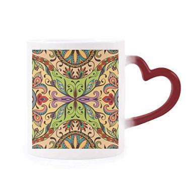 Imagem de Caneca de grés com estampa de flores e linhas sensíveis ao calor vermelha que muda de cor