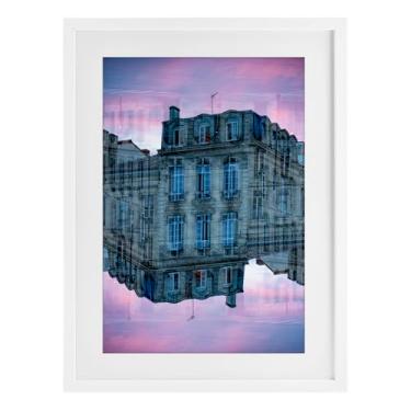 Imagem de Stupell Industries Impressão emoldurada branca surreal Symmetry Building Fachada sob vidro por Robin Vandenabeele, 23 x 17