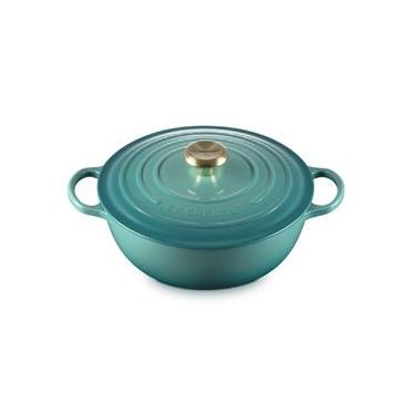 Imagem de PANELA MARMITA LE CREUSET SIGNATURE 26CM PUXADOR DOURADO EM FERRO FUNDIDO BLEU RIVIERA 21114260990450