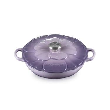 Imagem de CACAROLA BUFFET LE CREUSET SIGNATURE 26CM PETAL EM FERRO FUNDIDO BLUE BELL PURPLE 21964...