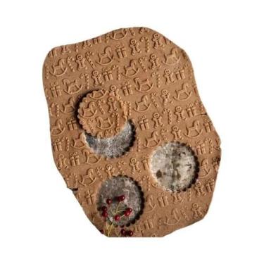 Imagem de Rolo De Massa De Madeira De Natal Com Padrão Floco De Neve E Alce Para