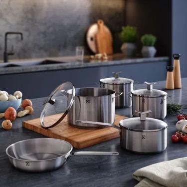 Imagem de Jogo de Panelas Inox 5 Peças Fundo Triplo Premium com Tampas de Vidro Temperado Electrolux
