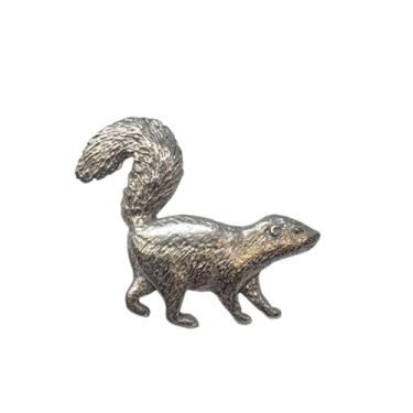 Imagem de George Harris Broche de lapela Skunk - Feito nos EUA - Feito à mão - Estanho, tamanho único