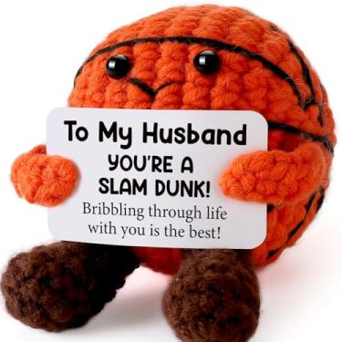 Imagem de YUEYUQIU Funny Husband Gifts from Wife, Handmade Crochet Basketball Decor, Sentimental Anniversary Birthday Presents for Him, Best Valentines Day for Men, I Love My Husband