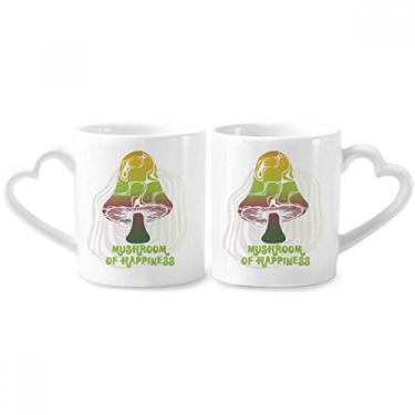 Imagem de Linda ilustração de criatura de cogumelo verde conjunto de canecas de porcelana para casais, copo de cerâmica para amantes, alça de coração