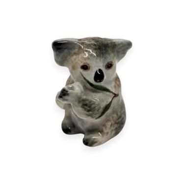 Imagem de WitnyStore Tiny 1¼" High Sitting Grey Koala Bear Figurine - Miniature Hand Made Painted Ceramic Koalas Australian Marsupial Animals Wildlife Porcelain Clay Decorative Collectible Figurines Décor