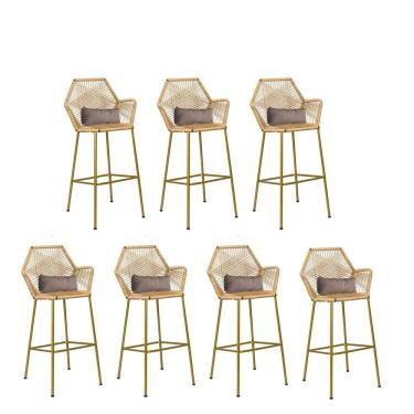 Imagem de Kit 07 Banqueta Alta Sttar Ferro Dourado Fibra Palha Almofada Corino Bege - Amey Decor