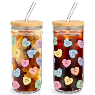 Imagem de Skylety 2 conjuntos de copos de dia dos namorados para presente de 680 g xícaras de café gelado com tampas de bambu e canudo de vidro decoração de coração doce caneca de vidro vidro em forma de lata