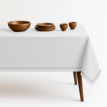 Imagem de HEIRLOOM COMFORT Toalha de mesa branca, 152 x 213 cm, 100% algodão, serve para 6 a 8 lugares, lavável, macia, durável, resistente a rugas, capa de mesa retangular para jantar, casamentos, celebrações