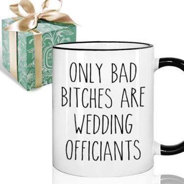 Imagem de Puouoonyi Presente engraçado de oficial de casamento, caneca de lista de presentes de casamento, presentes de casal, presentes de dama de honra, caneca de agradecimento do noivo da noiva