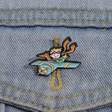 Imagem de Broche esmaltado aviador aviador de desenho vintage com óculos caprichoso voando aventura broche de lapela retrô estilo livro de histórias acessórios para jaquetas, bolsas e chapéus