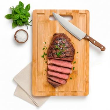 Imagem de Tabua De Bambu Para Corte De Carne, Vegetal, Legumes, Fruta, Multiuso Retangular C/Canaleta P/Reter Liquido Da Carne 24x34 Durável, Não cega a faca, Ideal P/Churrasco, Cozinha, Restaurante C/Alça