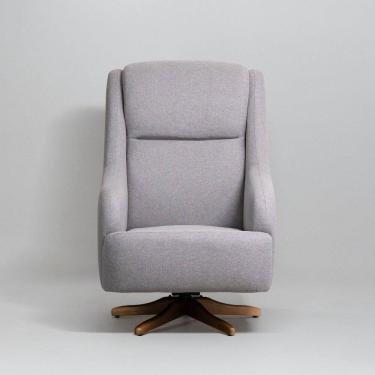 Imagem de Poltrona de Amamentação Giratória e Balanço Queen Cinza