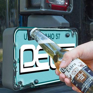Imagem de O acessório de porta traseira para abridor de garrafa Wanty para placa de licença montada cabe nos modelos Jeep Wrangler JL, JK, JKU e TJ - Incrível para Tailgating e uma ótima adição aos acessórios do seu Jeep Wrangler