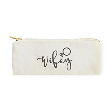 Imagem de The Cotton & Canvas Co. Wifey Bolsa de cosméticos de casamento, estojo de lápis, presente de festa de casamento e bolsa de maquiagem de viagem