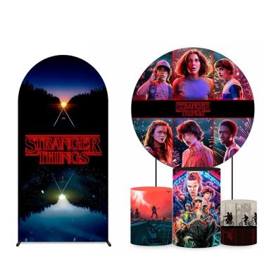 Imagem de Kit Painel de Festa Redondo 1,50m, Trio de Cilindros e Painel Romano Stranger Things - Fera Print