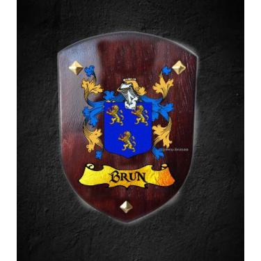 Imagem de Brasao da família Brun ( com adorno ) na madeira tamanho 31cmx41cm - @