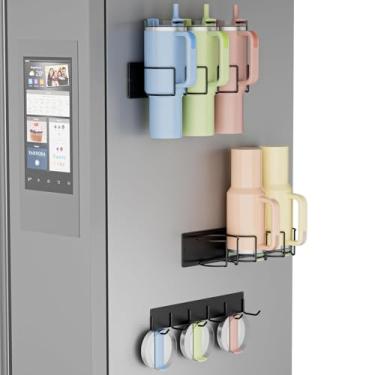 Imagem de Suporte organizador de garrafa de água, suporte magnético para copo Stanley 1,134 g com alça, suporte magnético para geladeira e suporte de parede com 6 ganchos, ideal para presentes (preto)