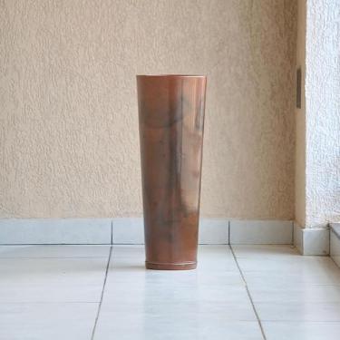 Imagem de Vaso de Plantas e Flores Decorativo Alta Grande Liso Polido com Prato em Polietileno (Marrom)