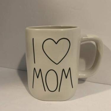 Imagem de Caneca Rae Dunn I LOVE MOM - 473 ml - cerâmica esmaltada marfim - presente para mãe