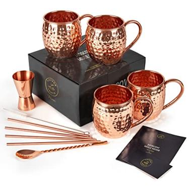 Imagem de Conjunto de canecas de cobre Moscow Mule – 4 canecas autênticas feitas à mão (473 ml) com 4 canudos de cobre, agitador de cobre e cobre – cobre sólido puro seguro para alimentos – Conjunto de presente com livro de receitas incluído