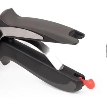 Imagem de Tesoura Fatiadora 2 em 1 Multiuso para Legumes e Frutas, Lâmina em Aço Inoxidável Premium, Cabo Ergonômico com Trava de Segurança