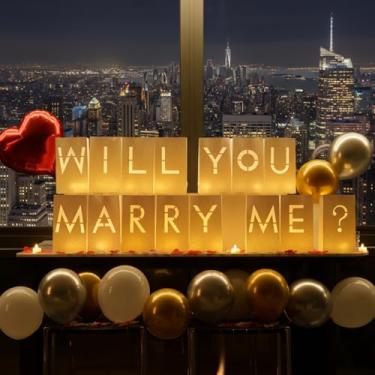 Imagem de eufony Letreiro Will You Marry Me - Marry Me Light Up Letters Set with Luminary Paper Bags, LED Tea Light Candles, Red Heart Balloons, Artificial Rose Petals - Proposta e Decorações de Dia dos