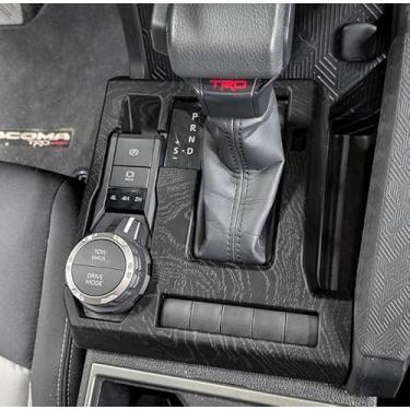 Imagem de GZBFTDH Acessórios de acabamento de consoles centrais de painel de câmbio para Toyota Tacoma 2024-2025 Botões de botas de câmbio Moldura LHD Manípulo de engrenagem (tmw)
