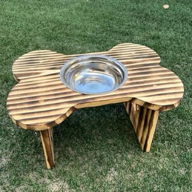 Imagem de Comedouro Elevado Pet em Madeira Pinus com Tigelas Inox – Design Minimalista para Cães de Porte Pequeno, Médio e Grande(Queimado 20cm c1 pote 650ml)