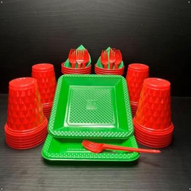 Imagem de Conjunto de luxo descartável para festas de aniversário com 260 peças Pratos quadrados de plástico colorido com efeito perolado Cores doces (Natal)