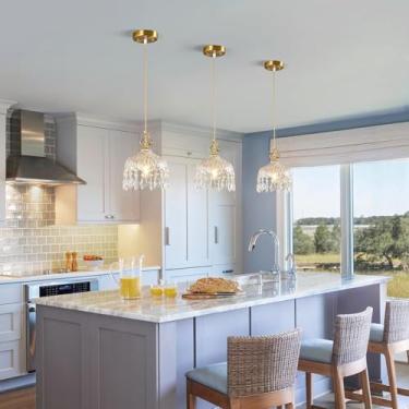 Imagem de Luminária pendente moderna de vidro com detalhes em latão e cúpula de vidro, estilo lustre de cristal, ideal para ilha de cozinha, estilo fazenda, sala de estar e sala de jantar, com base E1