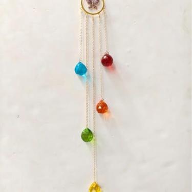 Imagem de Sino de vento de cristal gradiente com borboleta roxa arco-íris para janela sinos de jardim decoração suspensa de quintal