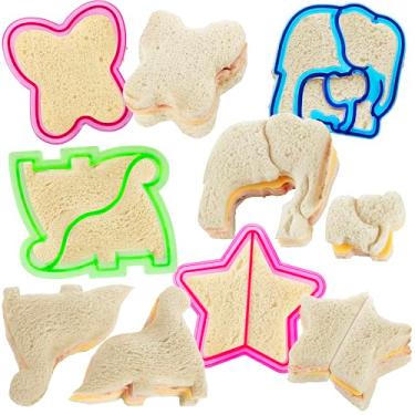 Imagem de Cortadores de sanduíche para crianças, pacote com 4 - cortadores fofos de massa de pão e biscoitos com borboleta, estrela, dinossauro e elefante - Ótimo para almoços escolares e assados em casa