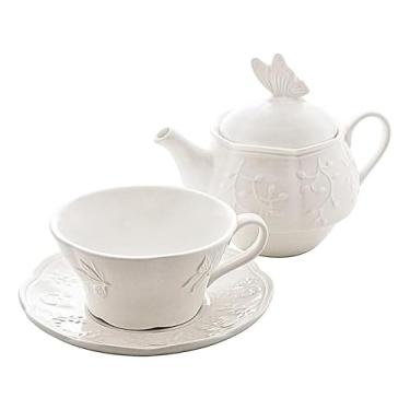 Imagem de Conjunto de chá de porcelana de três peças com estampa de borboletas e flores.