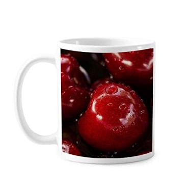 Imagem de Caneca de cerâmica cerâmica com frutas vermelhas temperadas caneca de cerejeira xícara de porcelana de café