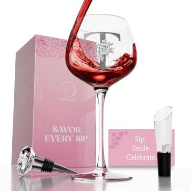Imagem de vaanshie Taça de vinho com monograma T com rolha e despejador de vinho – Conjunto de presente de taça de vinho gravado A – Z personalizado para mulheres, aniversário, Natal, Dia dos Namorados