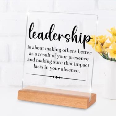 Imagem de Gifts for Leader Boss Mentor Leadership Quote Clear Desk Decorative Sign Leadership is About Making Others Better Sayings Placa acrílica com suporte para prateleira de mesa