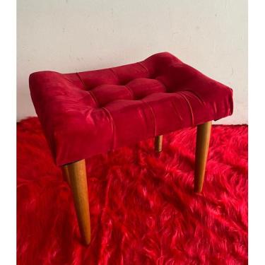 Imagem de Puff Banqueta Retangular Decorativo C/ Pés Palito - Vermelho Veludo